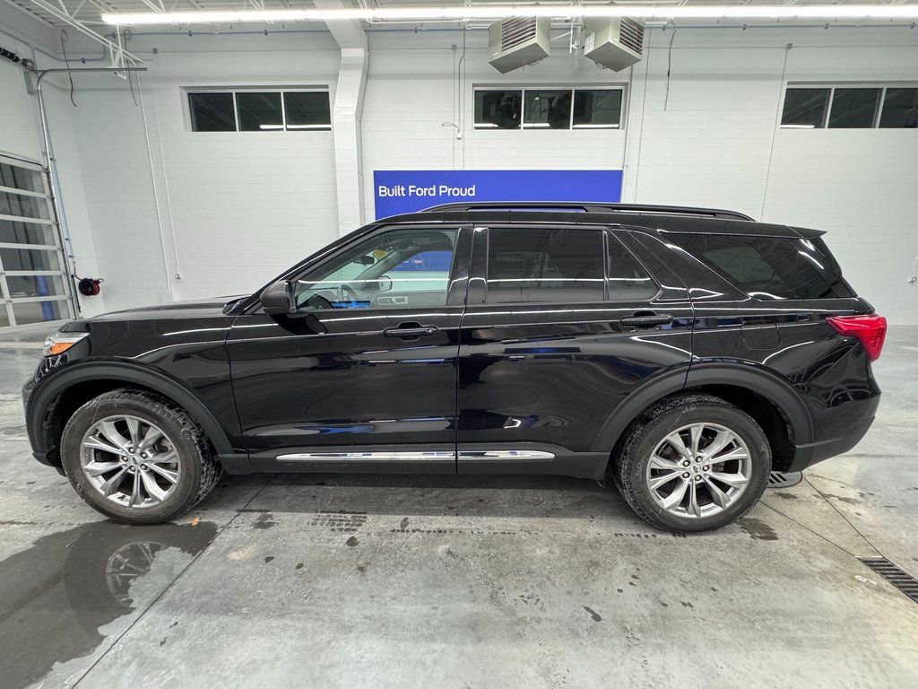 Certified 2023 Ford Explorer XLT w/ Equipment Group 202A AWD/4WD image 9
