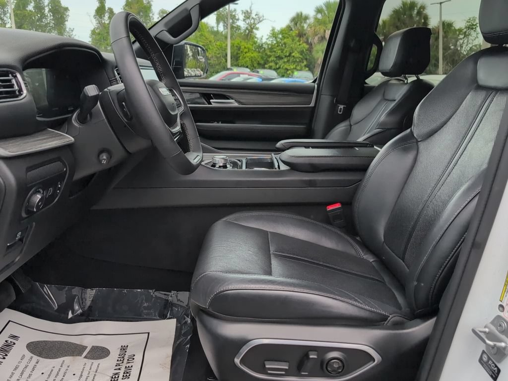 Used 2024 Jeep Wagoneer Series II w/ Flexible Seating Group RWD image 8