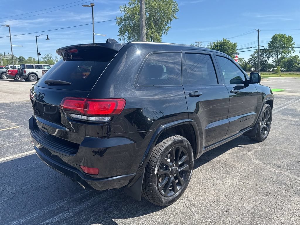 Used 2019 Jeep Grand Cherokee Altitude AWD/4WD image 3