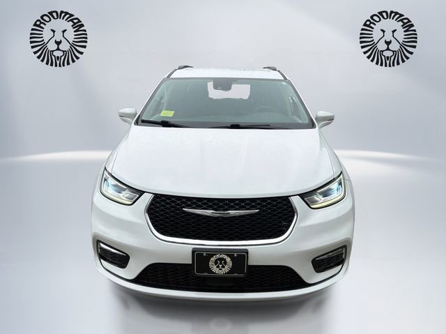 Used 2021 Chrysler Pacifica Touring-L AWD/4WD image 2