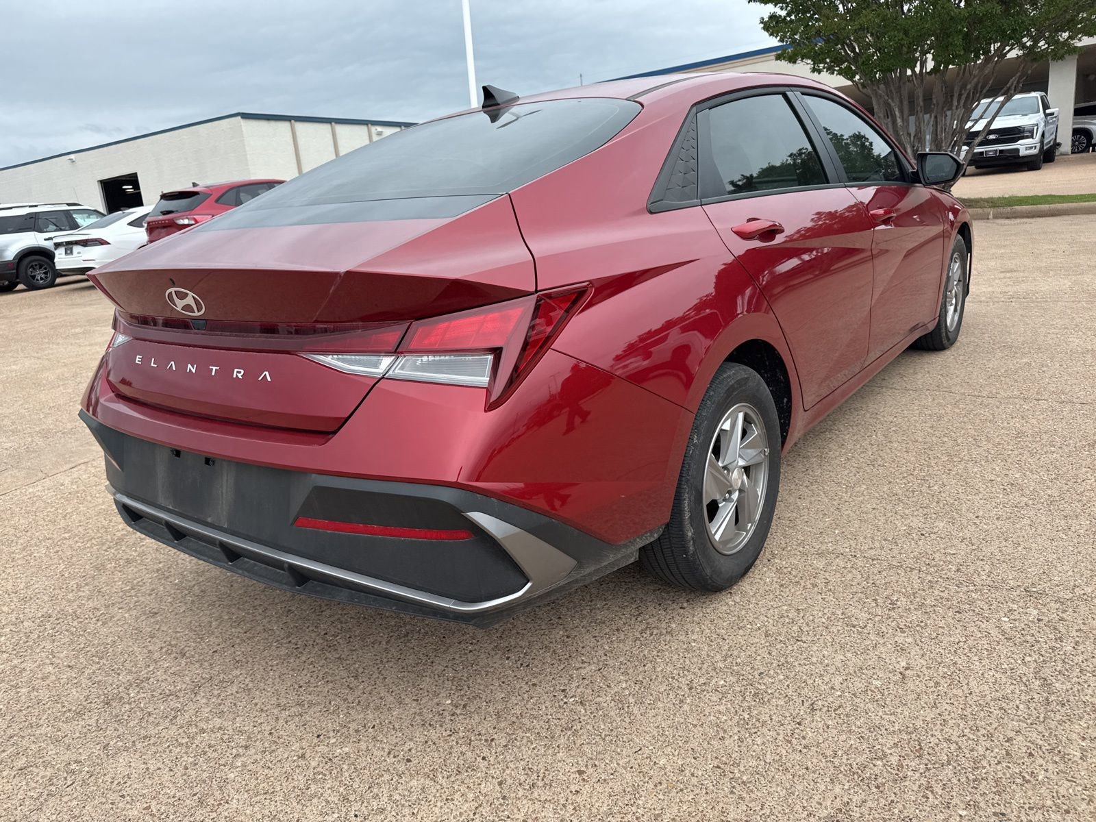 Used 2025 Hyundai Elantra SE FWD image 7