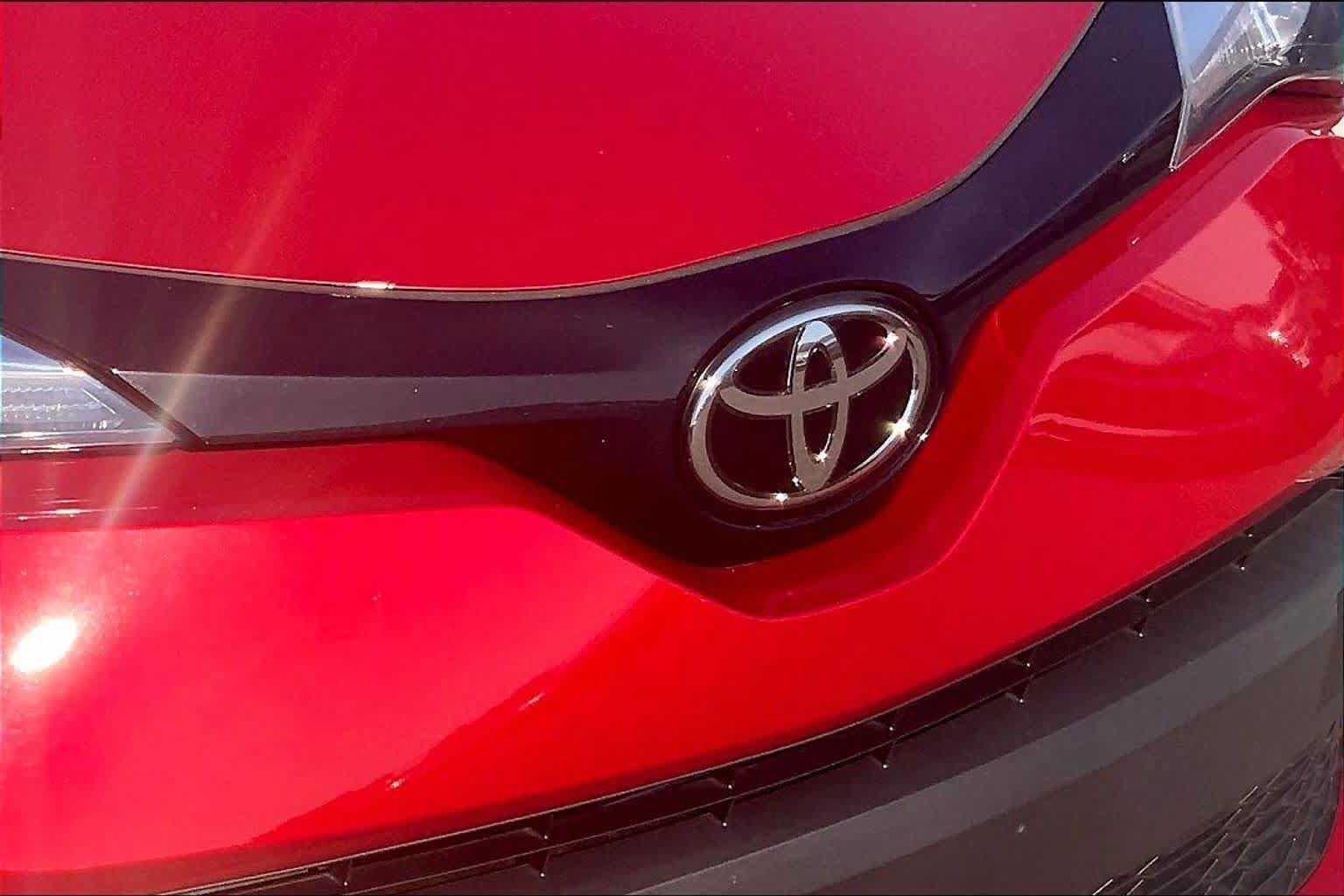 Used 2022 Toyota C-HR XLE FWD image 29