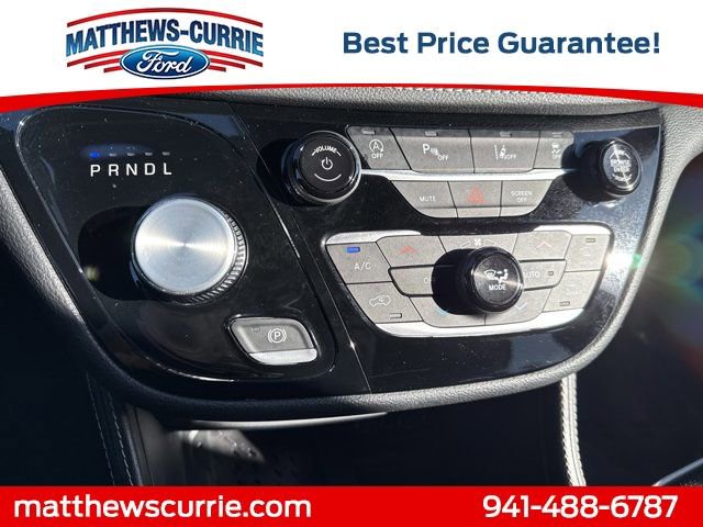 Used 2025 Chrysler Pacifica Limited image 21