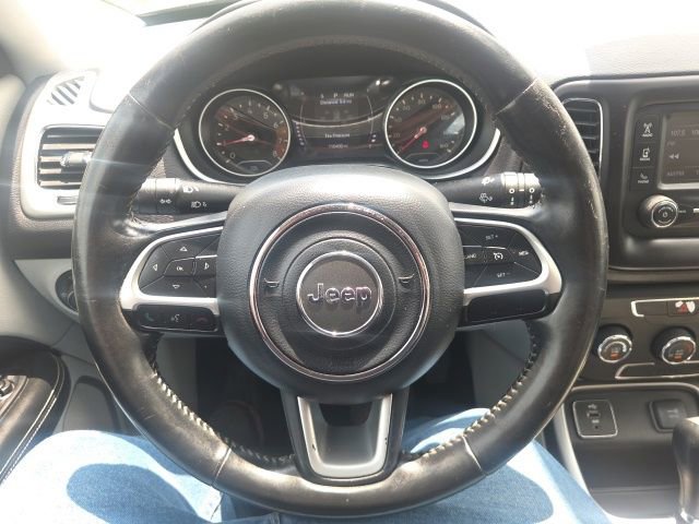 Used 2018 Jeep Compass Latitude FWD image 34