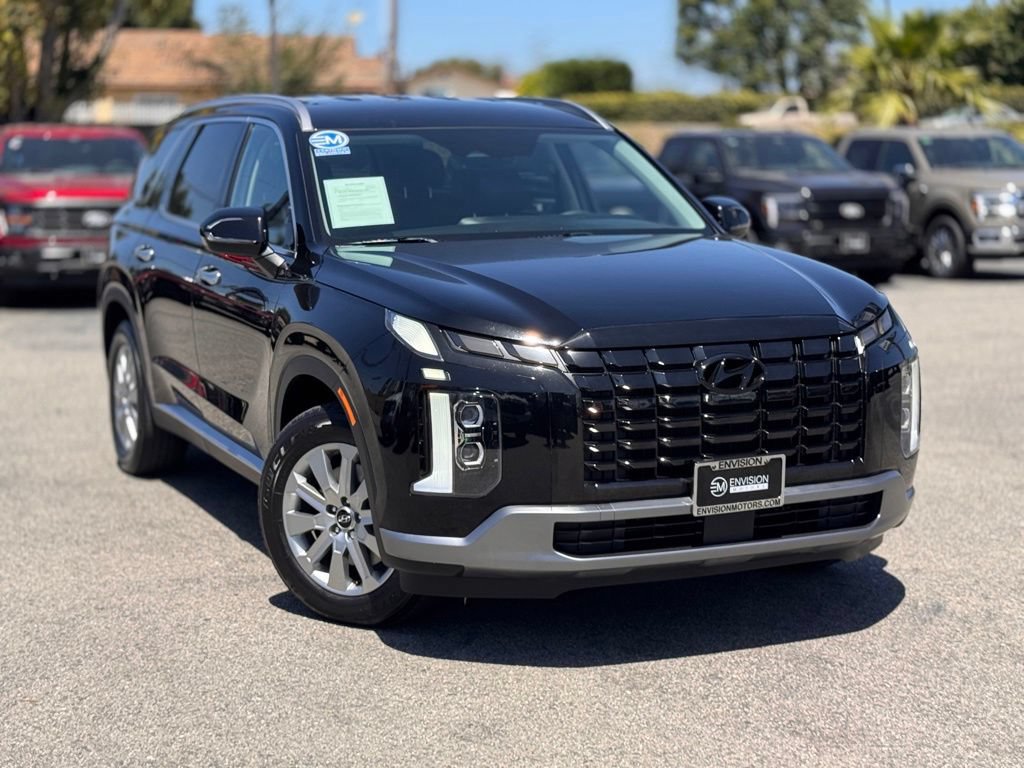 Used 2023 Hyundai Palisade SEL FWD image 2