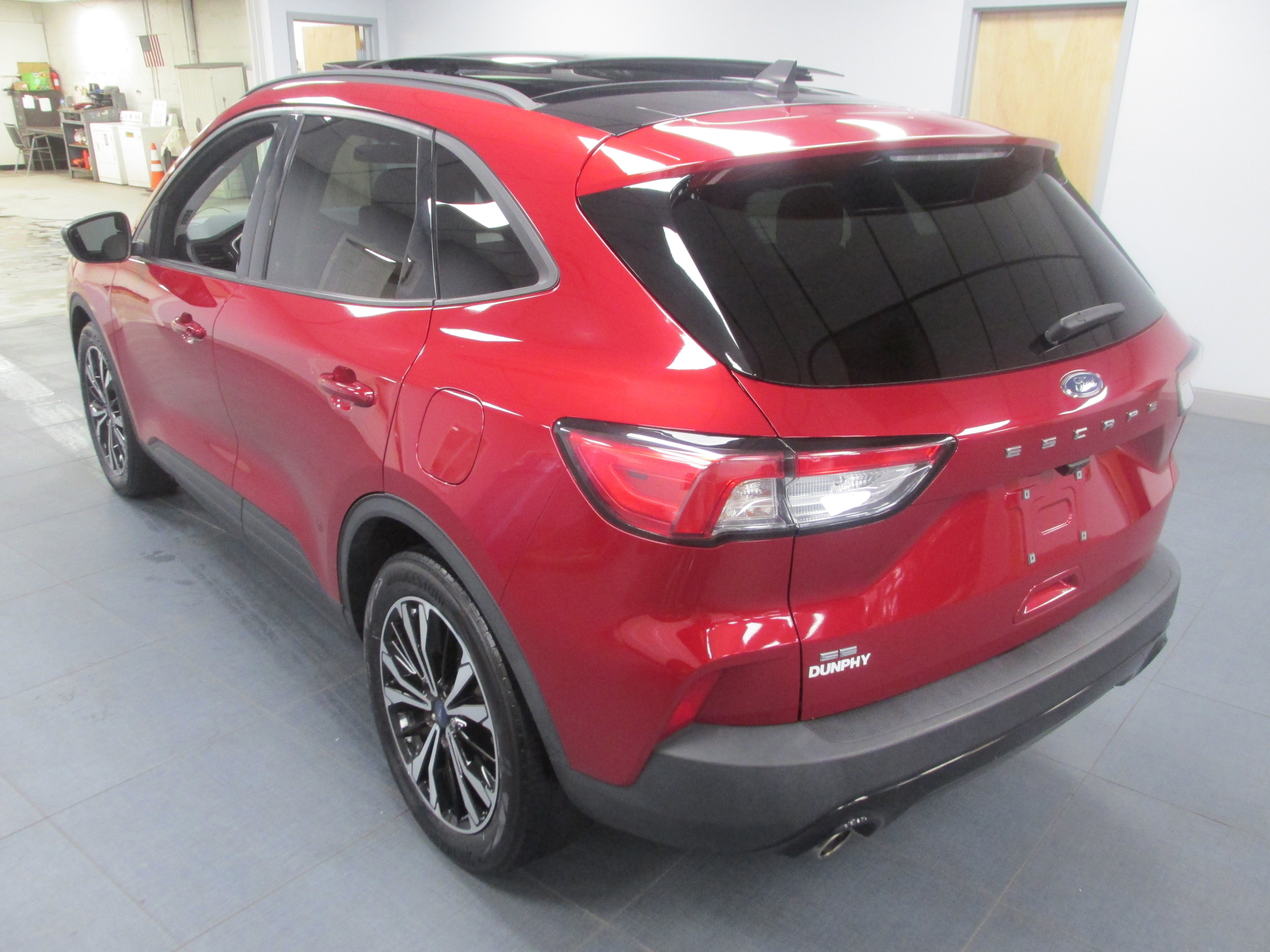 Certified 2021 Ford Escape SE w/ SE Sport Appearance Package image 5