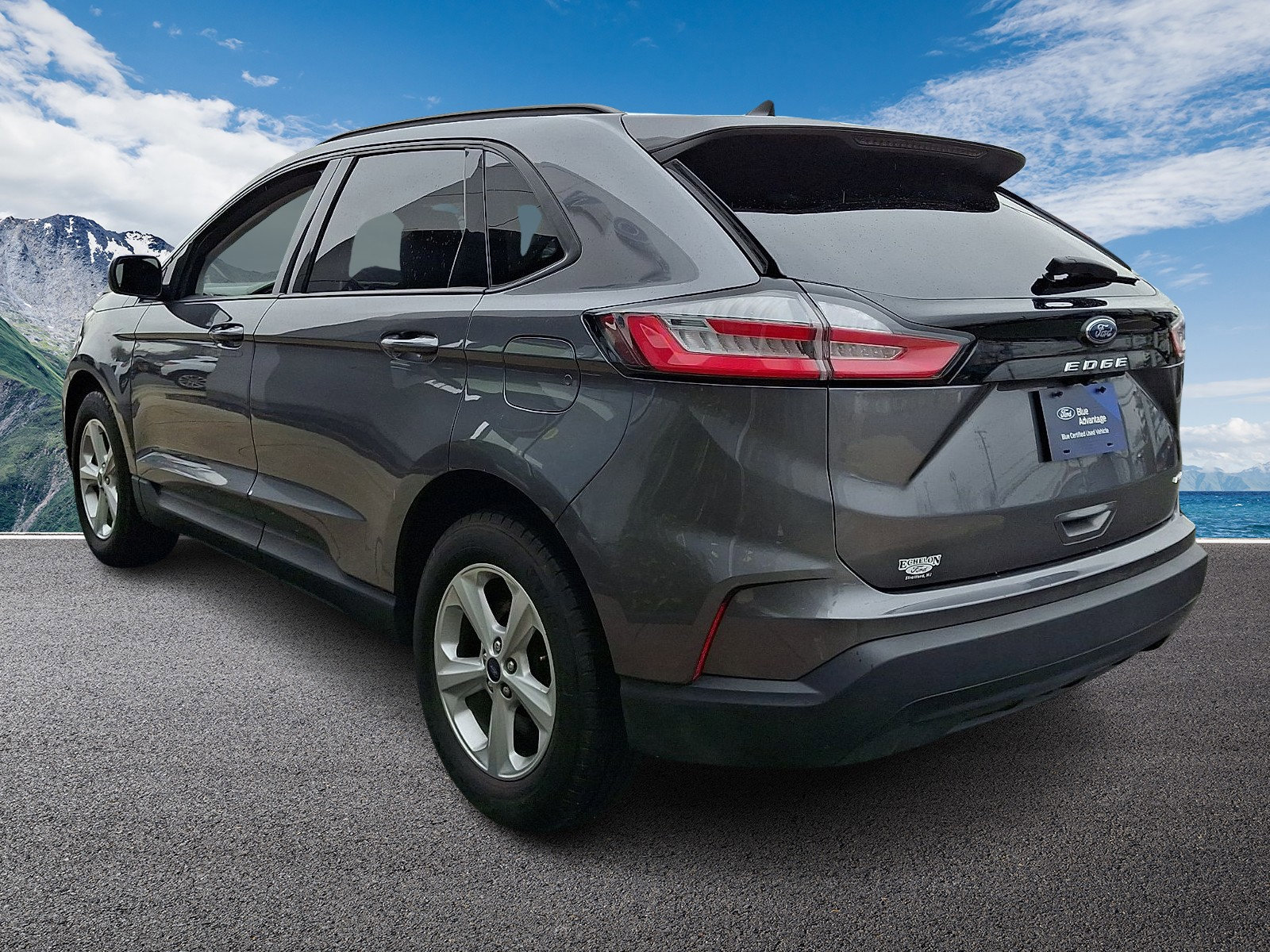 Certified 2022 Ford Edge SE image 2