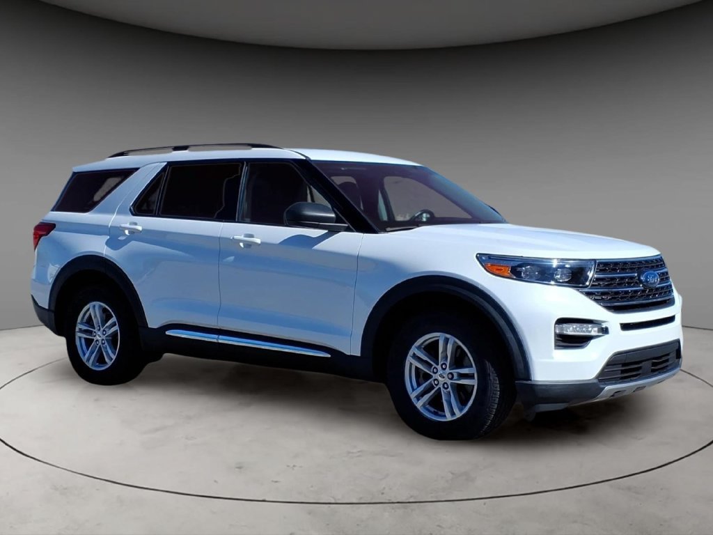 Certified 2023 Ford Explorer XLT w/ Equipment Group 202A RWD image 5