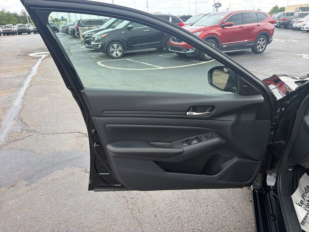 Used 2025 Nissan Altima 2.5 SV FWD image 19
