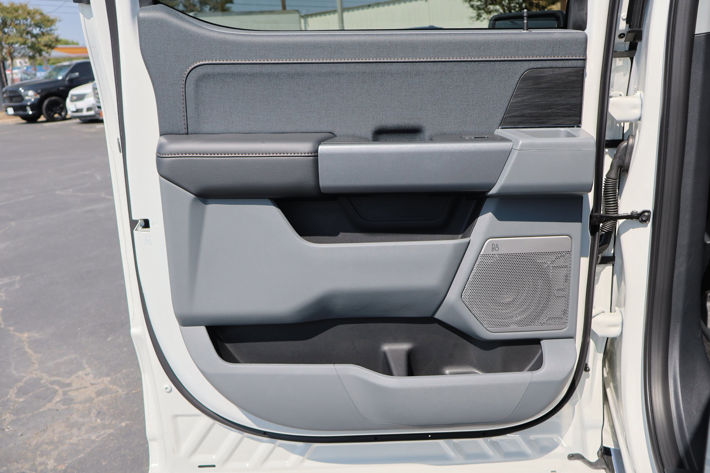 Certified 2025 Ford F150 Lariat w/ Equipment Group 501A Mid image 31