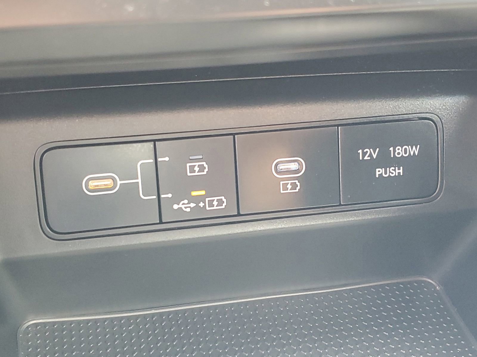 Used 2025 Hyundai Tucson SE image 24