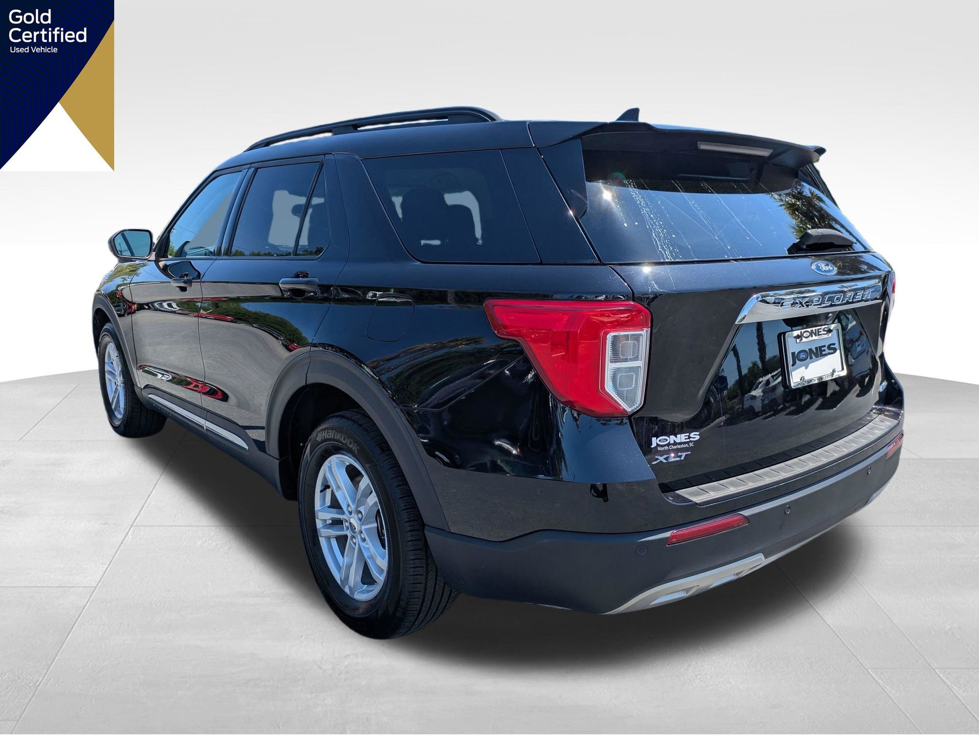 Certified 2023 Ford Explorer XLT w/ Equipment Group 202A AWD/4WD image 9