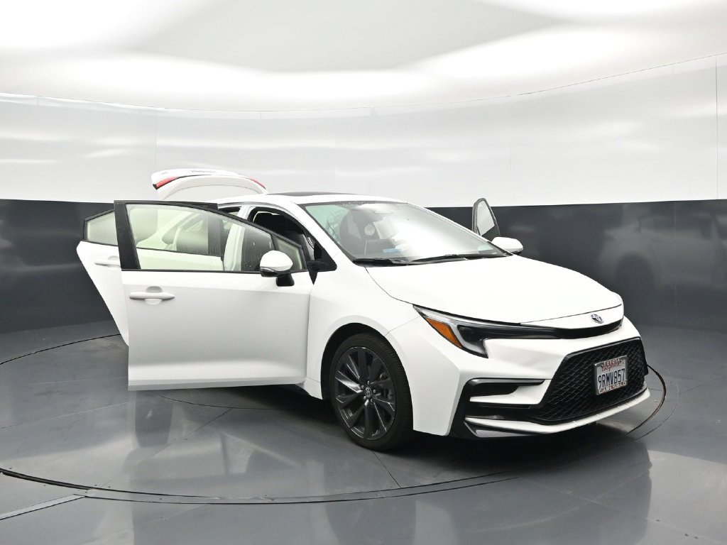 Used 2025 Toyota Corolla SE w/ SE Premium Package FWD image 31