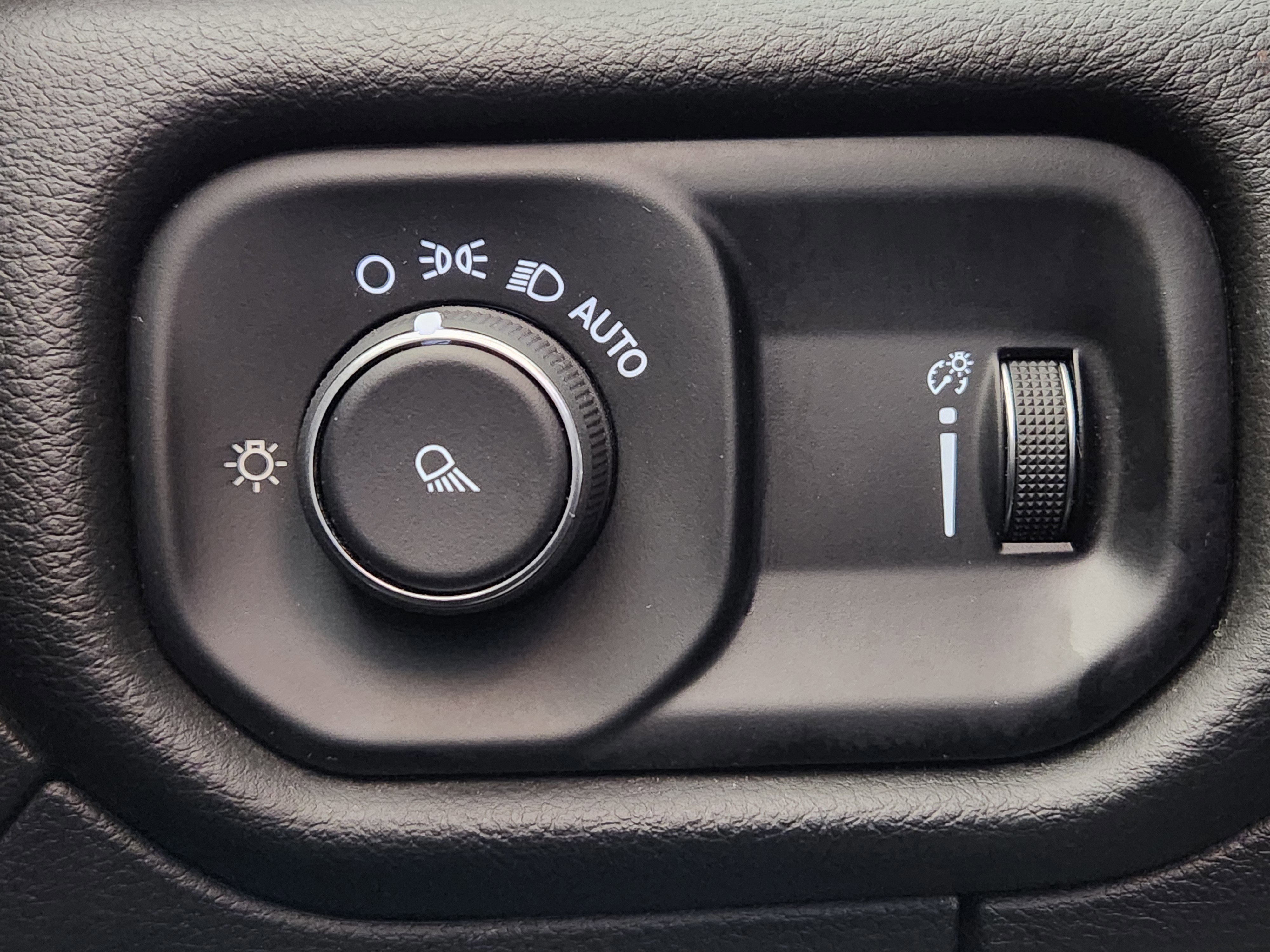 Used 2024 RAM 1500 Laramie image 27