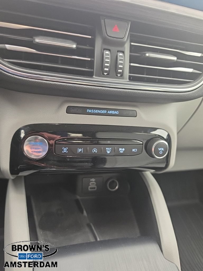 Certified 2025 Ford Escape Platinum w/ Premium Technology Package AWD/4WD image 20