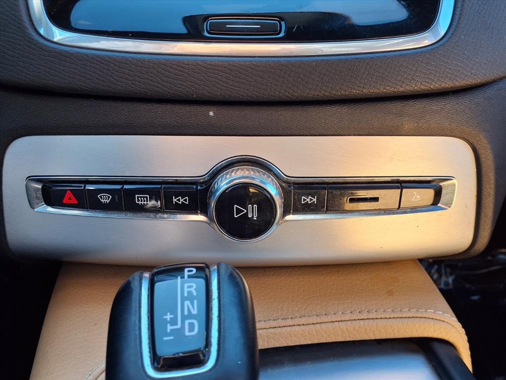 Used 2018 Volvo XC90 T6 Momentum w/ Convenience Package image 14