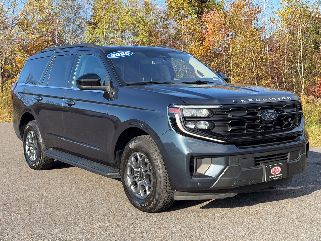 Certified 2025 Ford Expedition Active AWD/4WD image 1