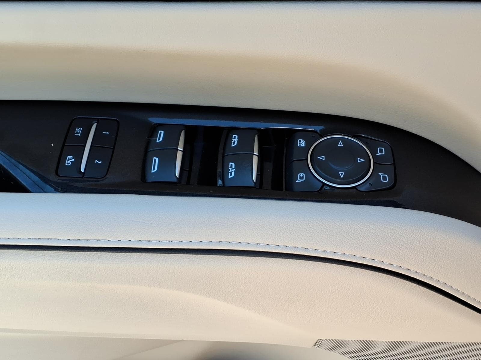Used 2023 Cadillac Escalade Premium Luxury AWD/4WD image 23