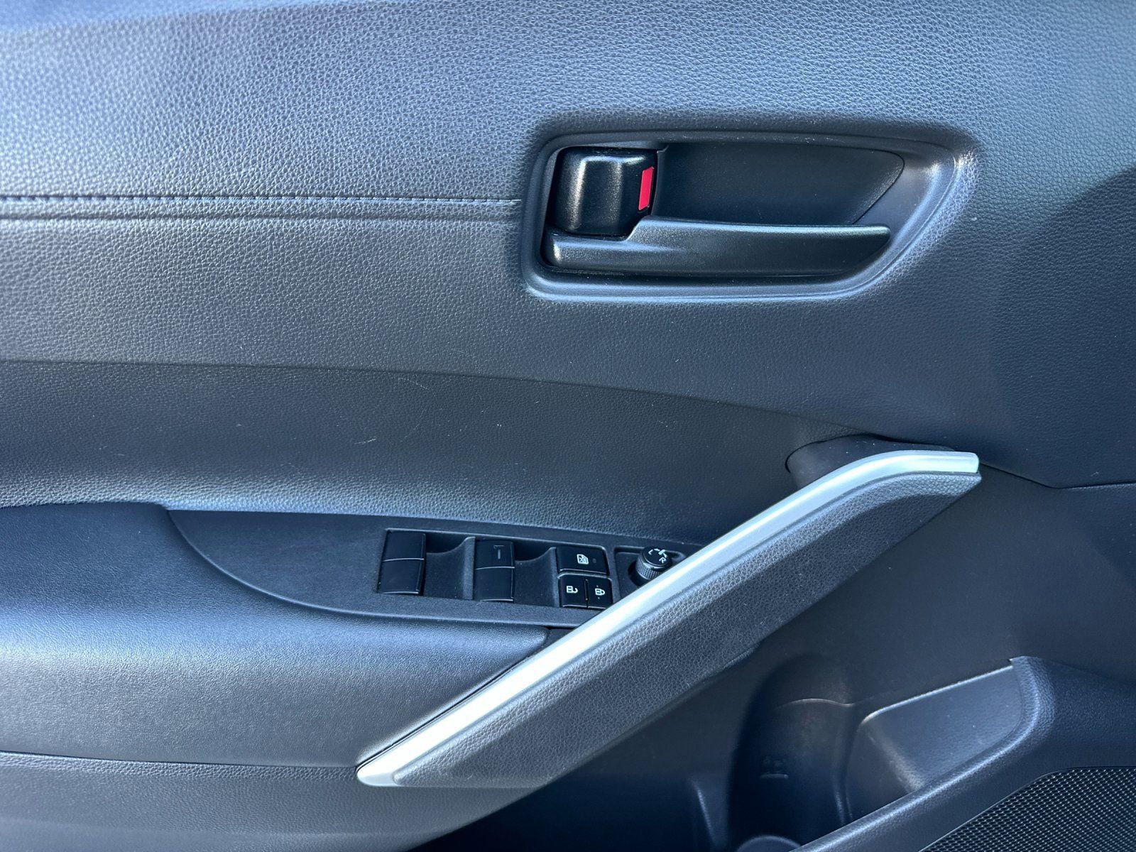 Used 2022 Toyota Corolla Cross LE image 10