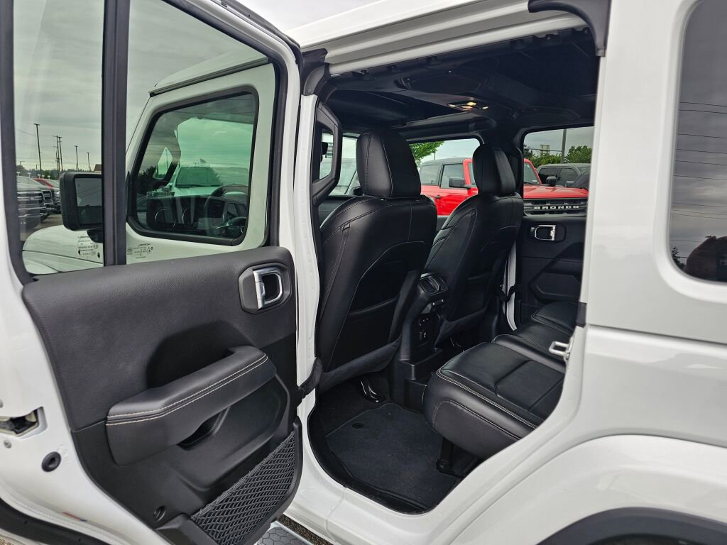 Used 2023 Jeep Wrangler Unlimited Sahara w/ LED Lighting Group AWD/4WD image 11