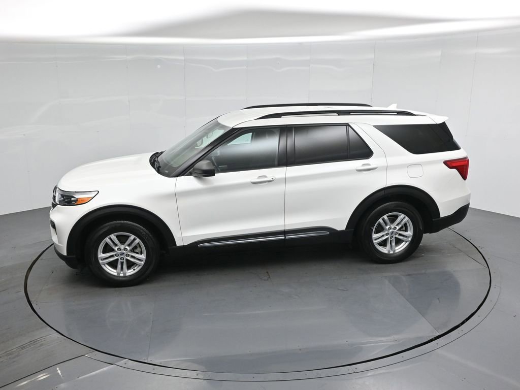 Certified 2024 Ford Explorer XLT RWD image 40