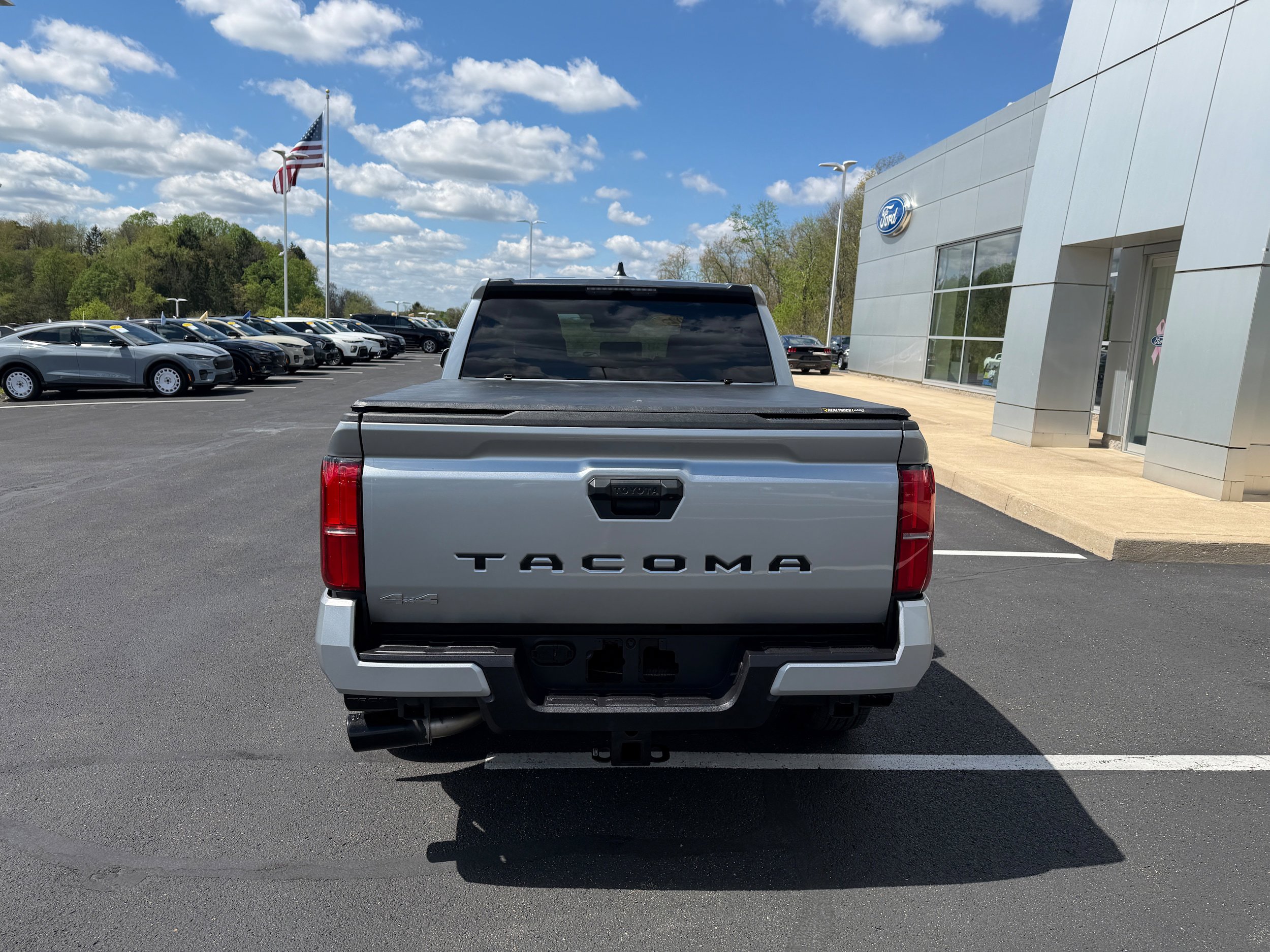 Used 2025 Toyota Tacoma SR5 AWD/4WD image 6