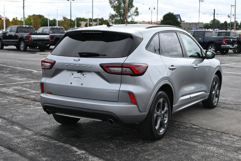 Certified 2024 Ford Escape ST-Line w/ Tech Pack #1 AWD/4WD image 9