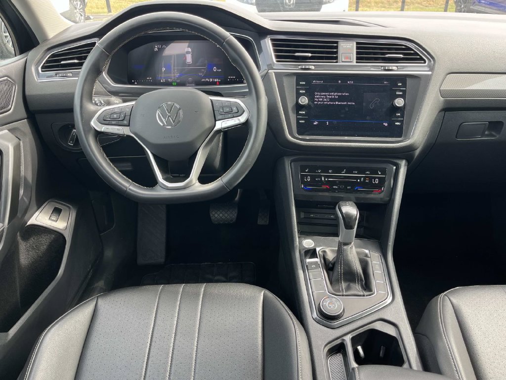 Used 2024 Volkswagen Tiguan SE AWD/4WD image 15