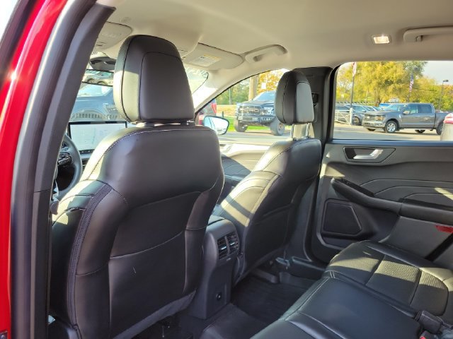 Certified 2024 Ford Escape Platinum AWD/4WD image 27