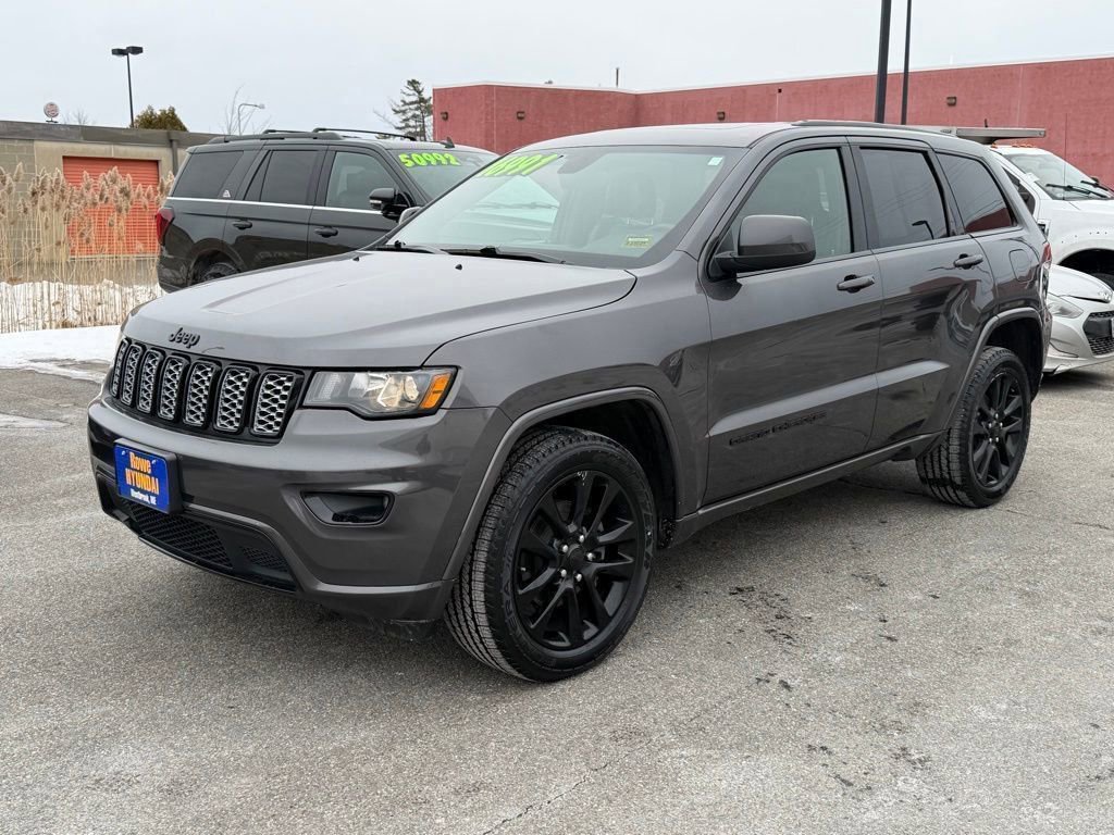 Used 2018 Jeep Grand Cherokee Altitude image 3
