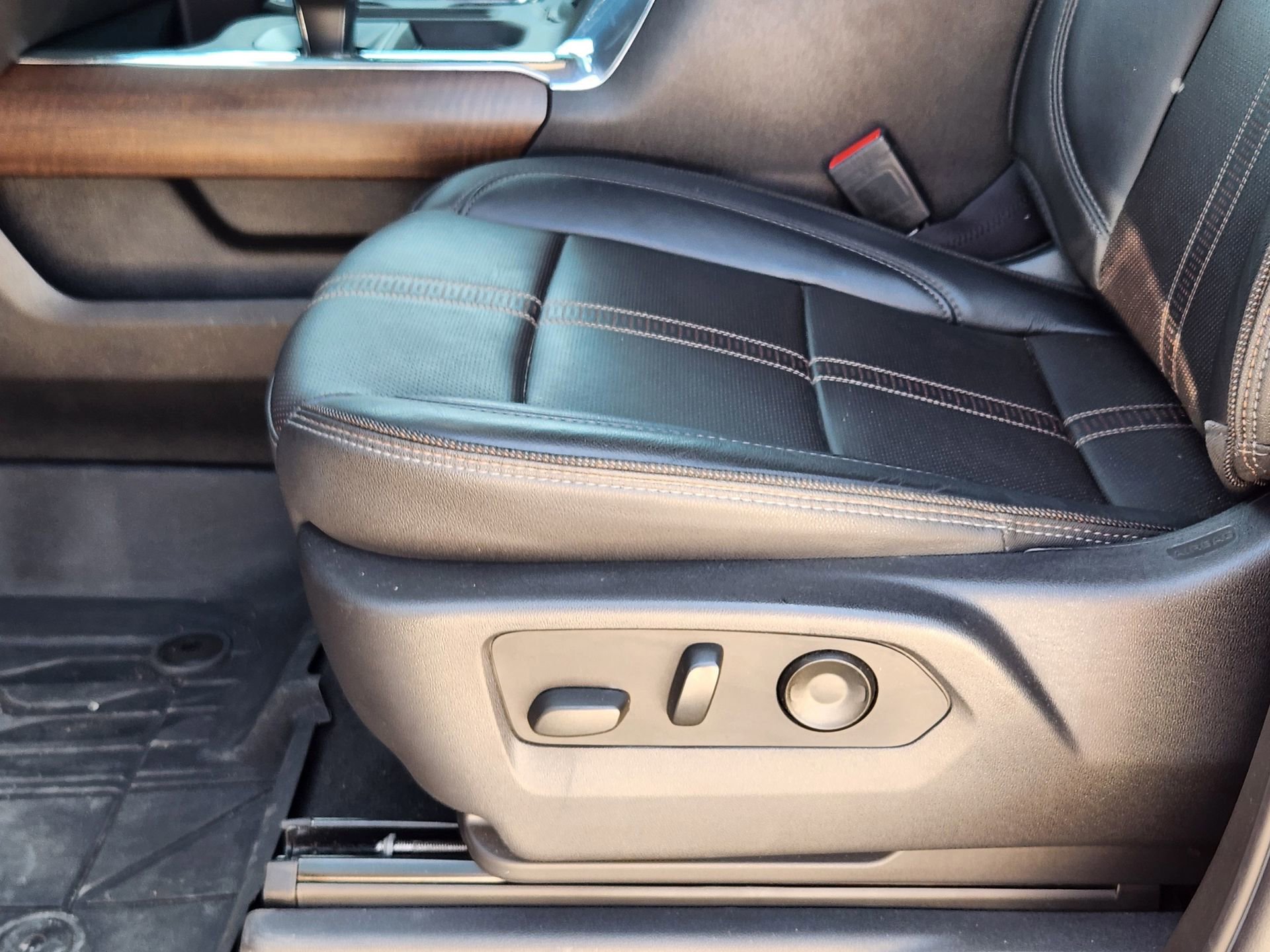 Used 2023 Chevrolet Silverado 1500 High Country w/ High Country Premium Package image 28