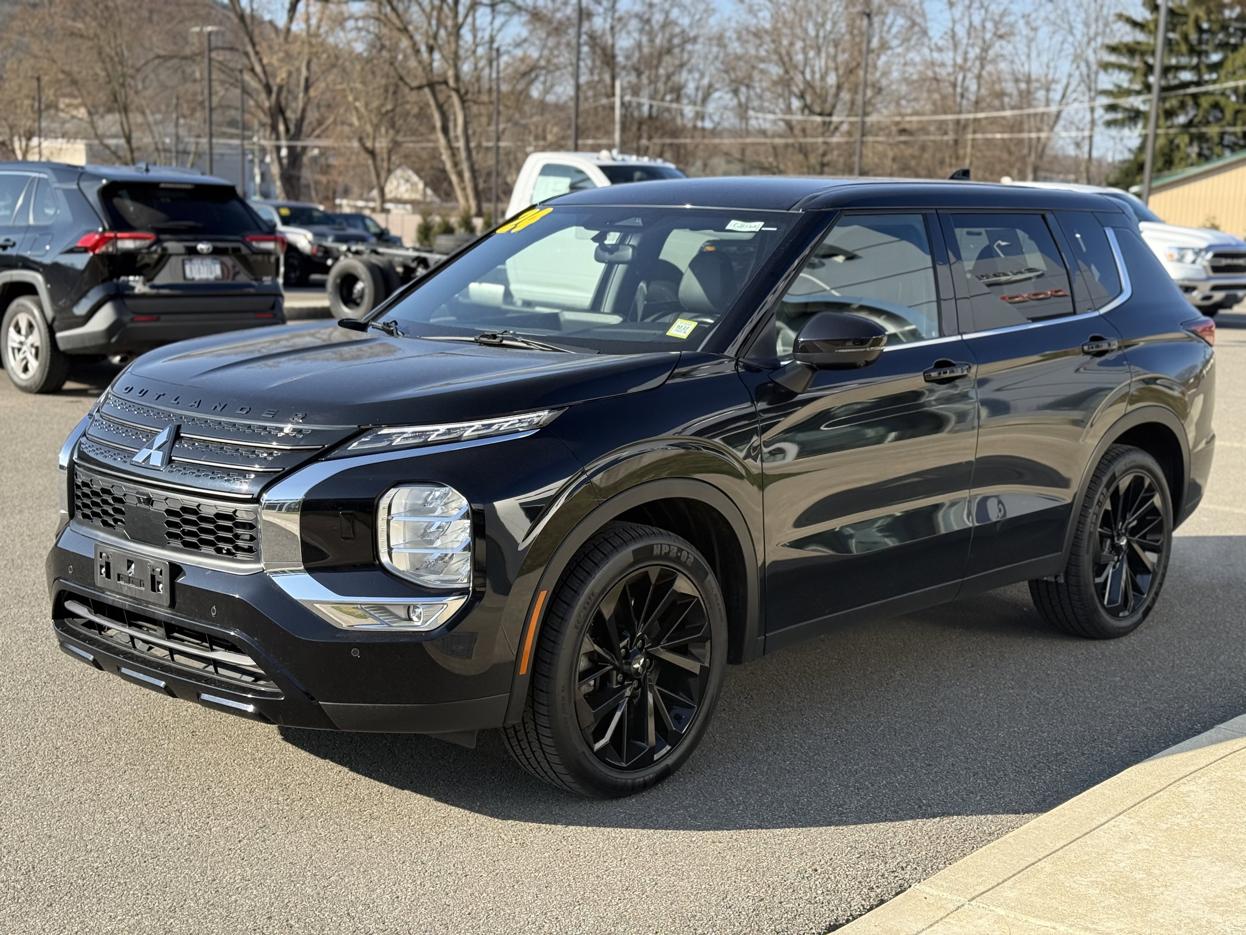 Used 2024 Mitsubishi Outlander AWD image 5