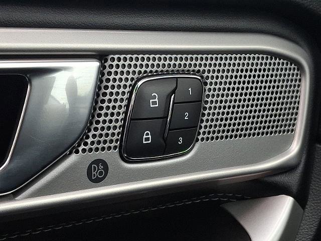 Certified 2022 Ford Explorer Limited w/ Hybrid Equipment Group 310A image 28