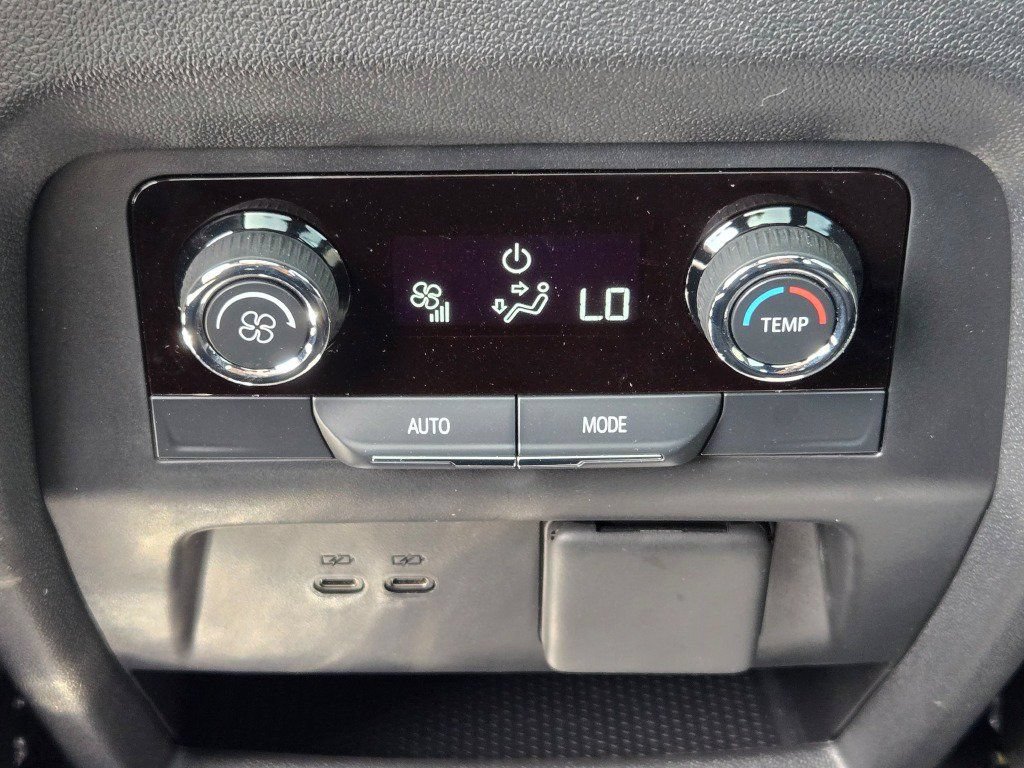 Used 2025 Chevrolet Traverse Z71 w/ Enhanced Driving Package AWD/4WD image 19