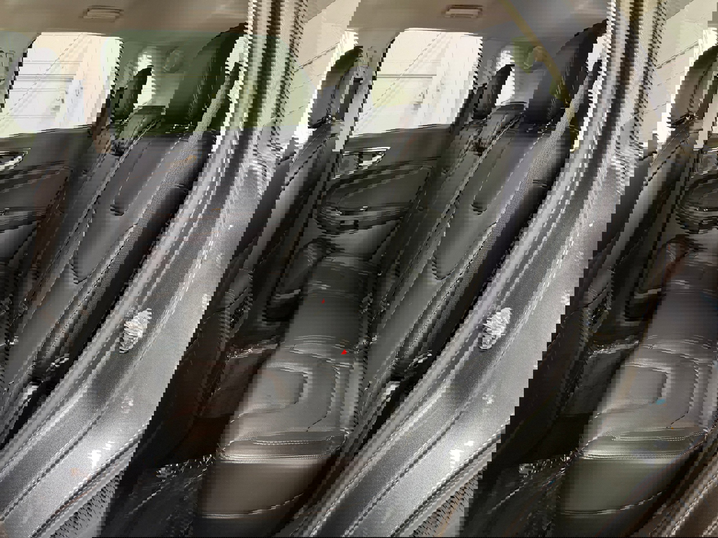 Certified 2019 Ford Edge Titanium w/ Cold Weather Package AWD/4WD image 10