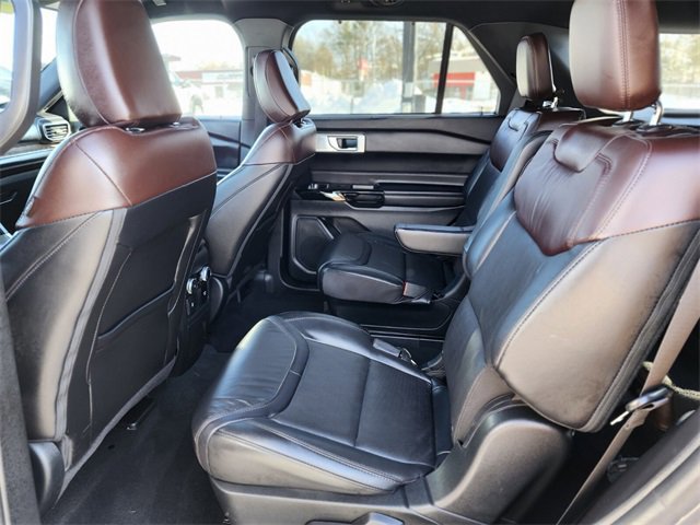 Certified 2022 Ford Explorer Platinum w/ Equipment Group 601A image 16