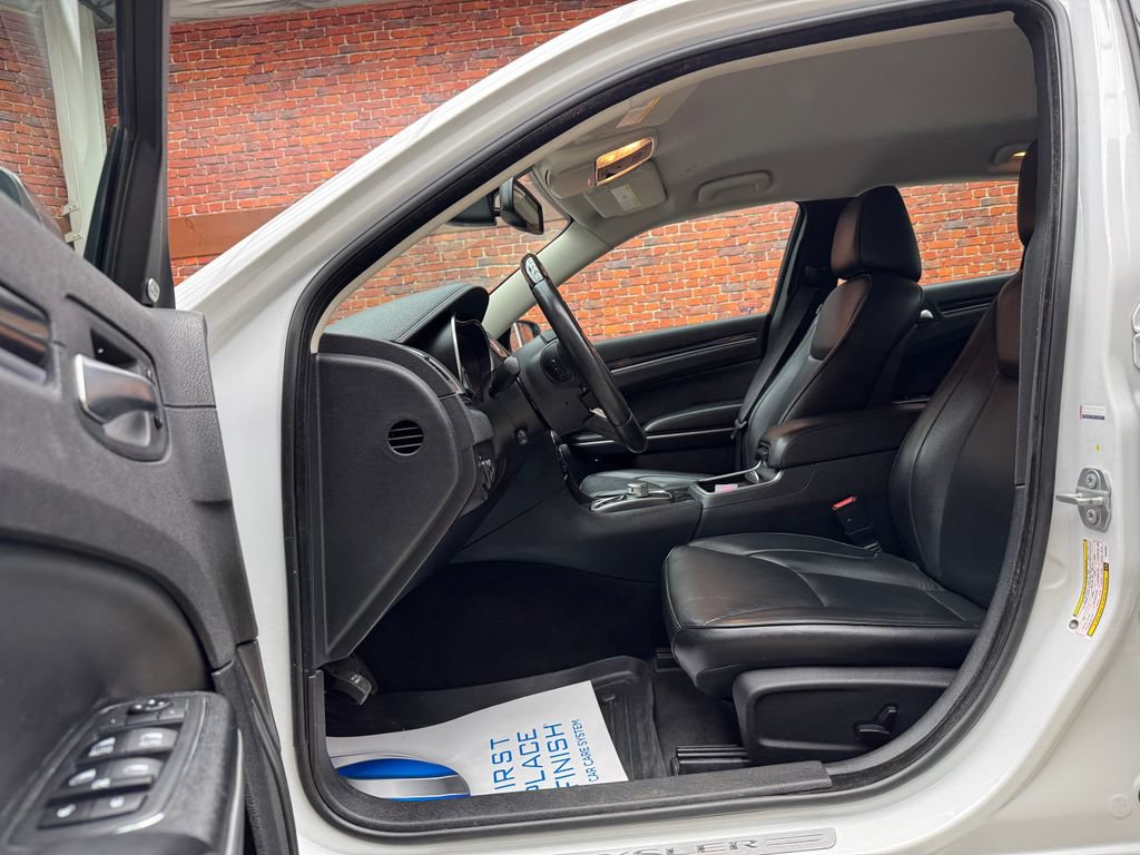 Used 2019 Chrysler 300 Limited RWD image 21