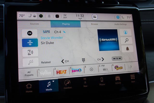 Used 2024 Jeep Grand Cherokee L Limited w/ Black Appearance Package image 32