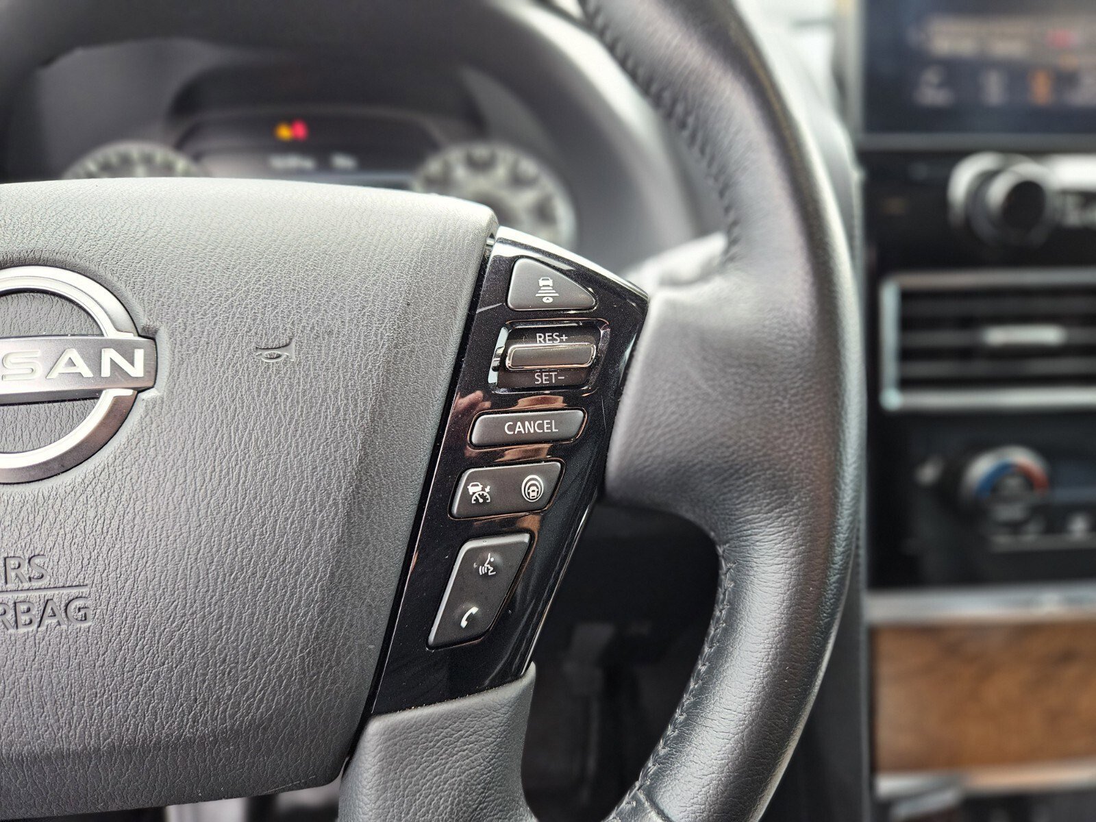 Used 2022 Nissan Armada SL w/ Captain's Chairs Package image 28