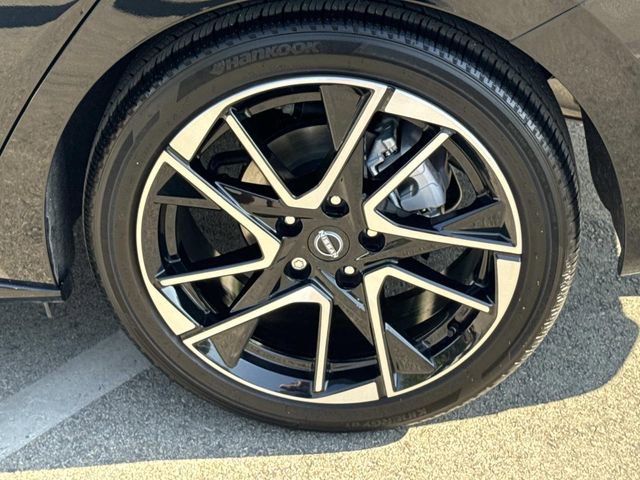 Used 2025 Nissan Sentra SR FWD image 39