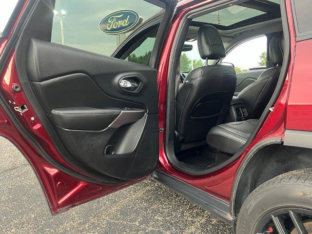 Used 2019 Jeep Cherokee Limited w/ Luxury Group AWD/4WD image 32