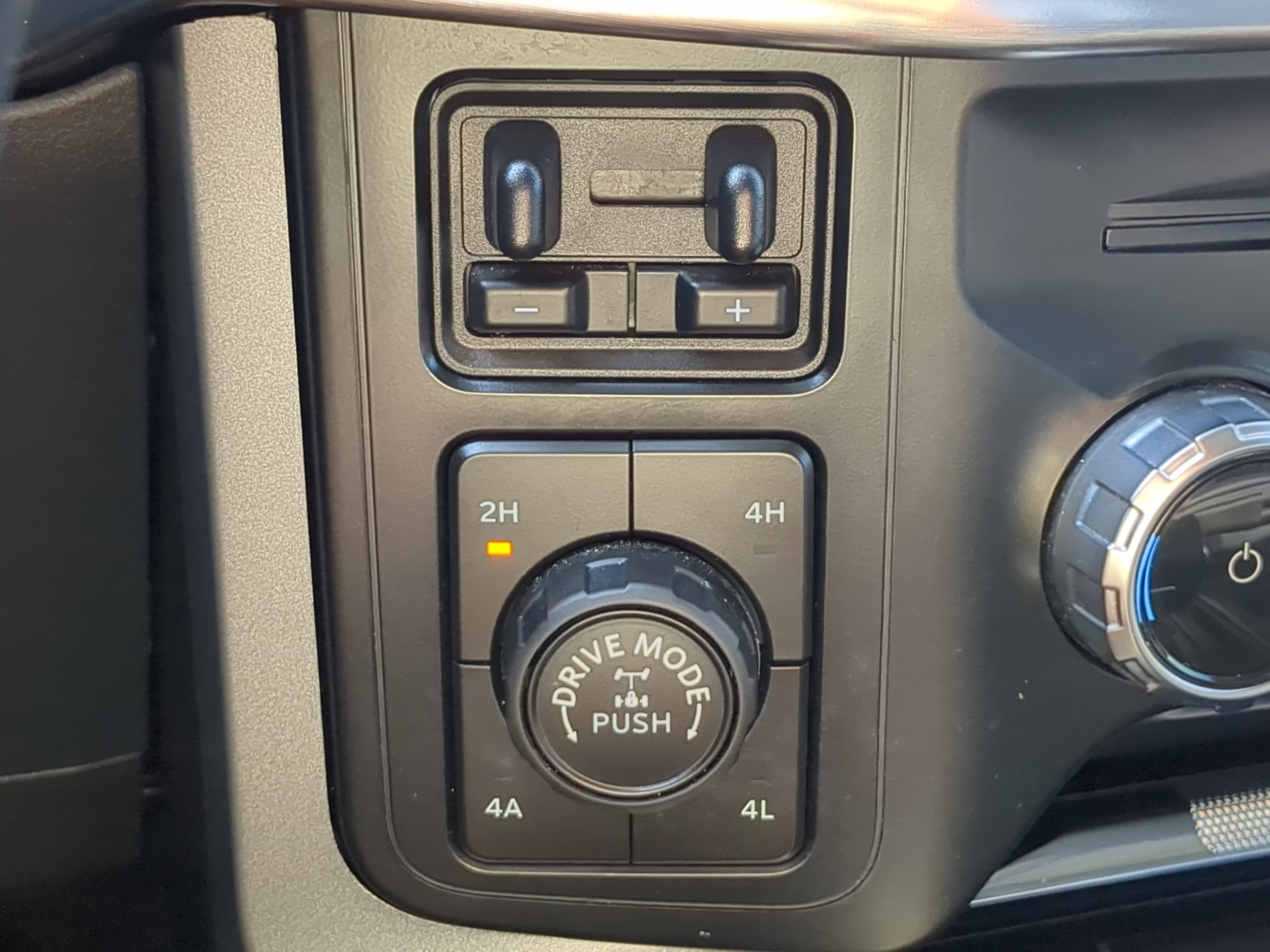 Certified 2022 Ford F150 Lariat w/ Max Trailer Tow Package AWD/4WD image 22