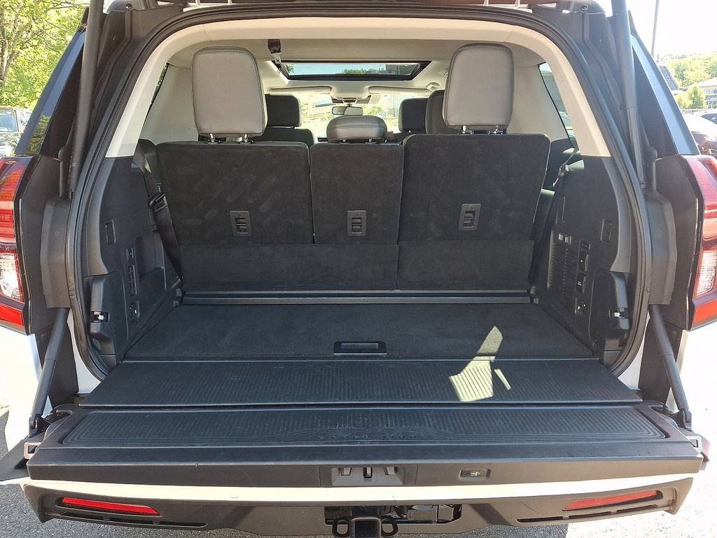 Certified 2025 Ford Expedition Active AWD/4WD image 29