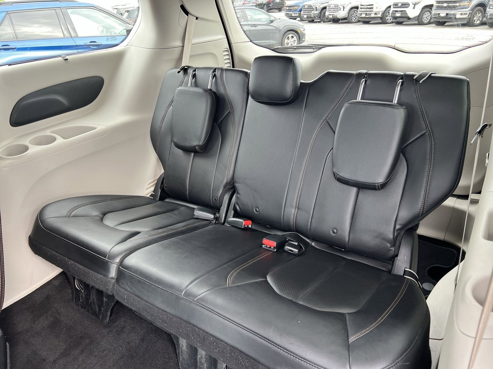 Used 2018 Chrysler Pacifica Touring-L FWD image 33
