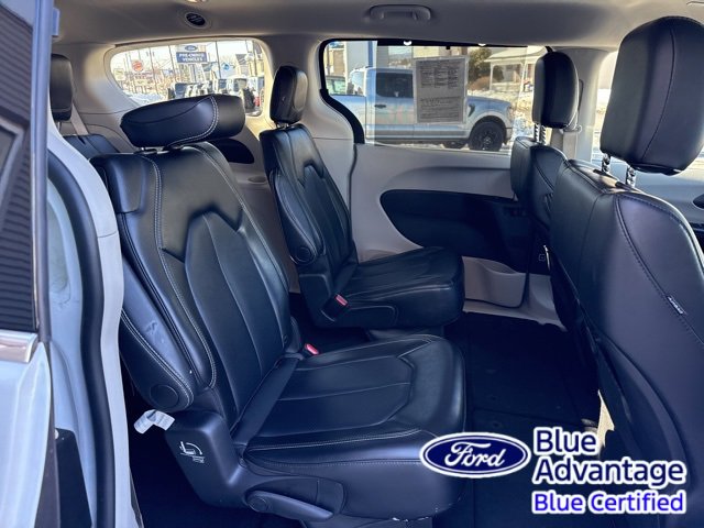 Used 2024 Chrysler Pacifica Touring-L image 32