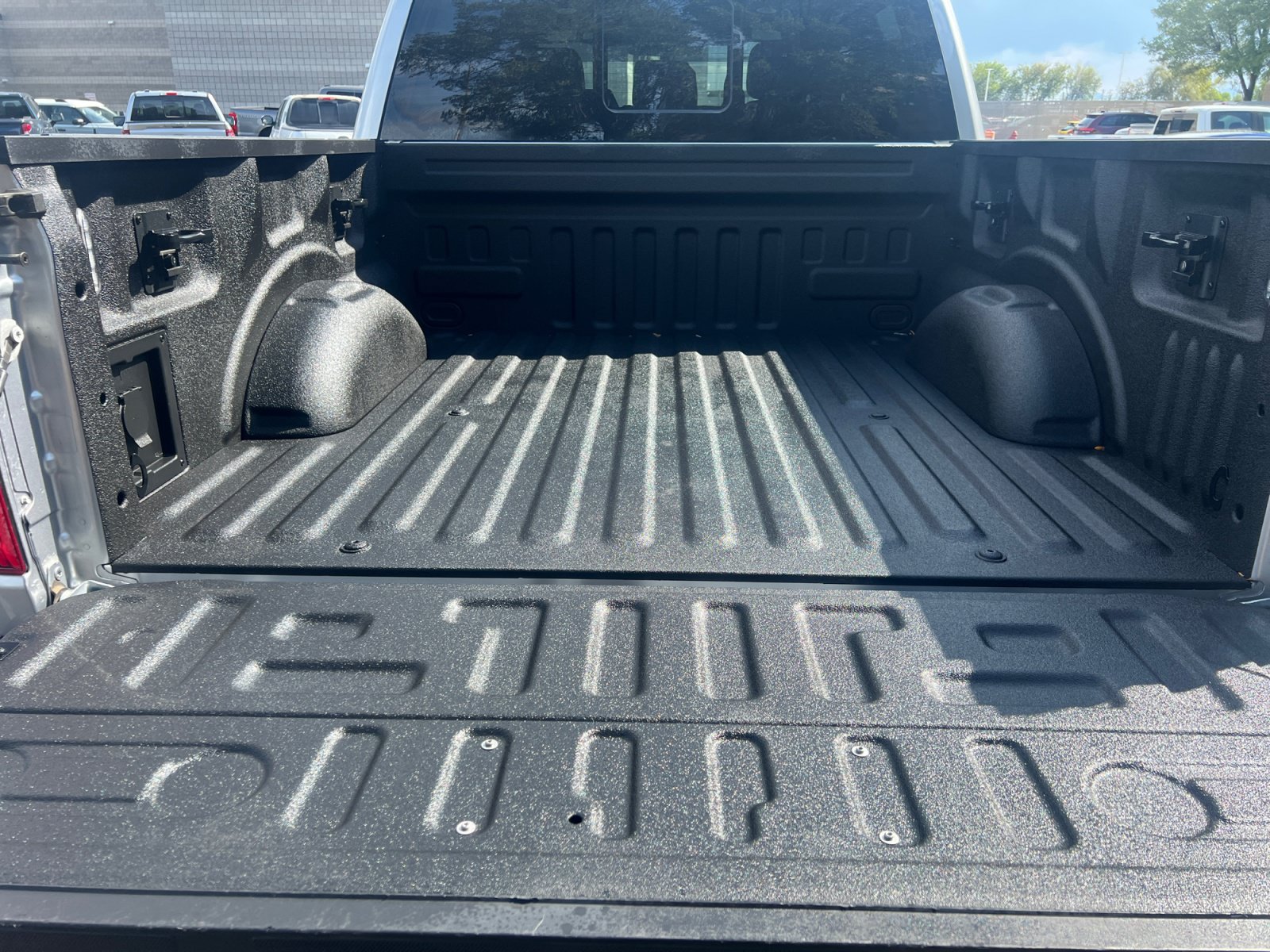 Certified 2022 Ford F150 Raptor w/ Raptor 37 Performance Package AWD/4WD image 25