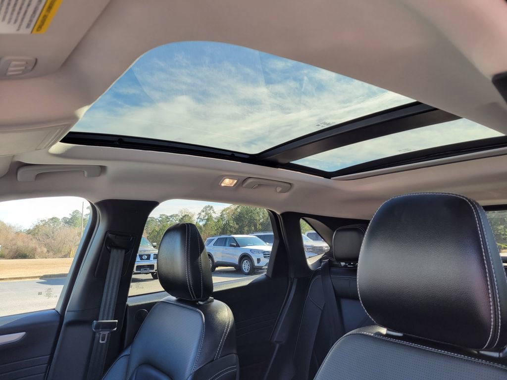 Certified 2025 Ford Escape SE w/ PHEV Premium Package image 24