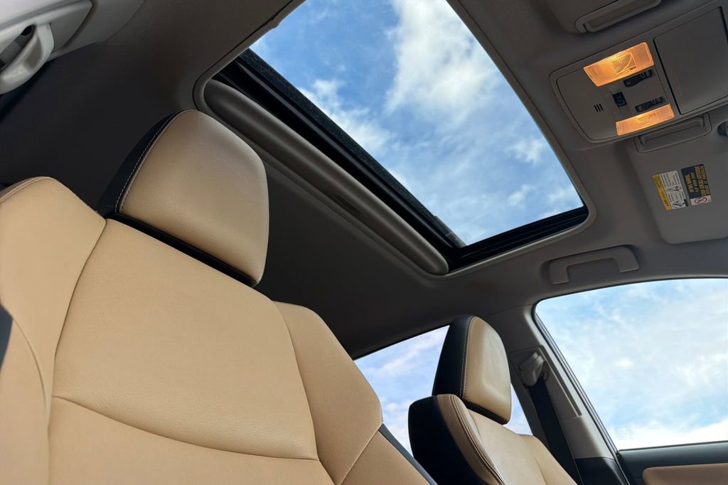 Used 2018 Toyota RAV4 Limited w/ Advanced Technology Package image 16