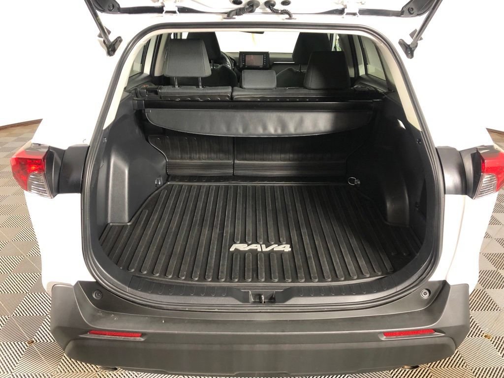 Used 2022 Toyota RAV4 LE AWD/4WD image 19