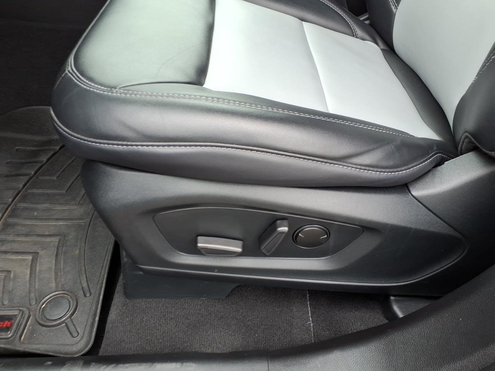 Certified 2023 Ford Explorer XLT w/ Equipment Group 202A image 13